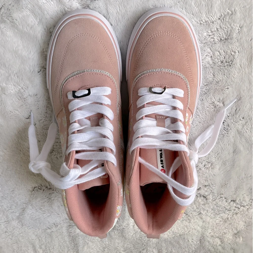 NWOT Adorable AIRWALK Big Girls High Tops Size 5